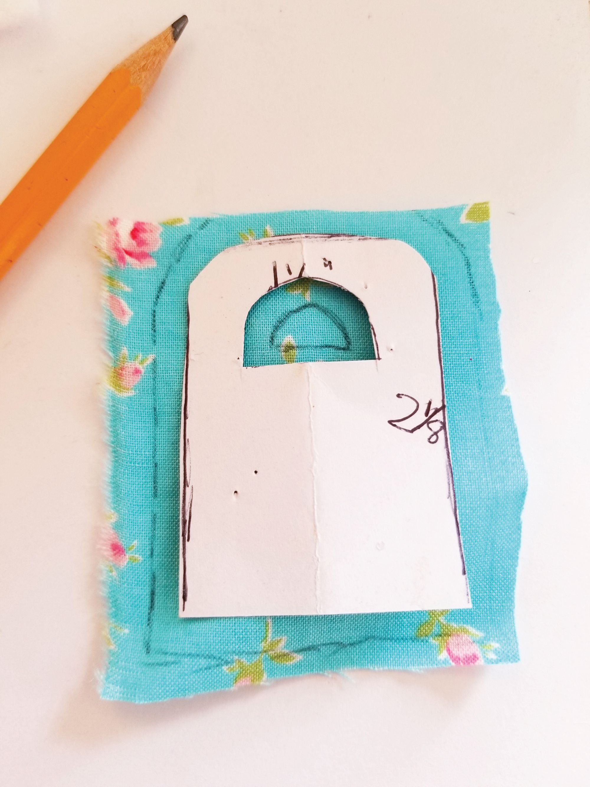 Make a pretty little
bag to hold pegs