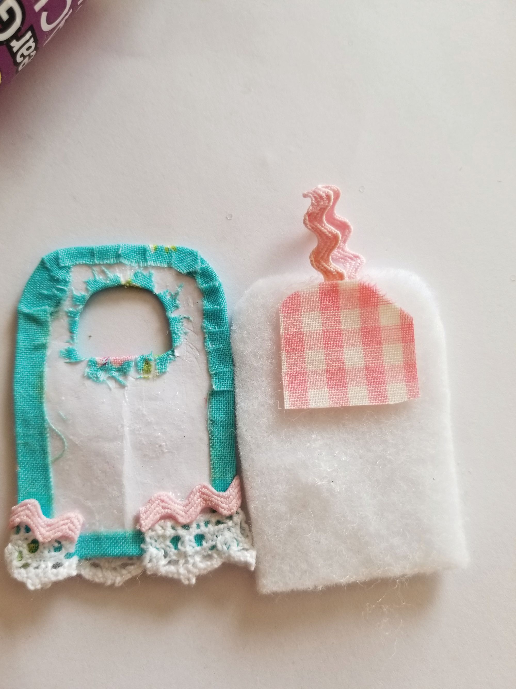 Make a pretty little
bag to hold pegs