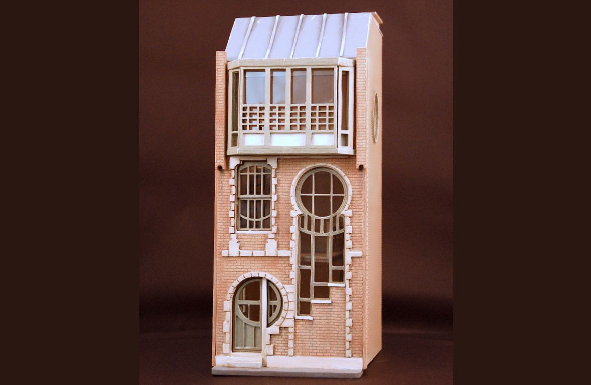 Two 48th scale Dolls house flowers 